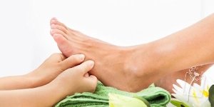 Bien-être des pieds : bain de pieds et massage 