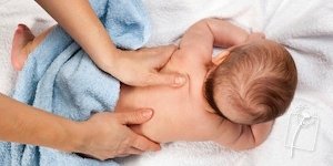 Le massage indien des bébés et des enfants : de la naissance à 4 ans